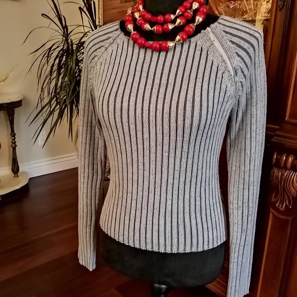 STYLISH Blue Sweater by the Fashion Brand SPOT - Picture 8 of 8